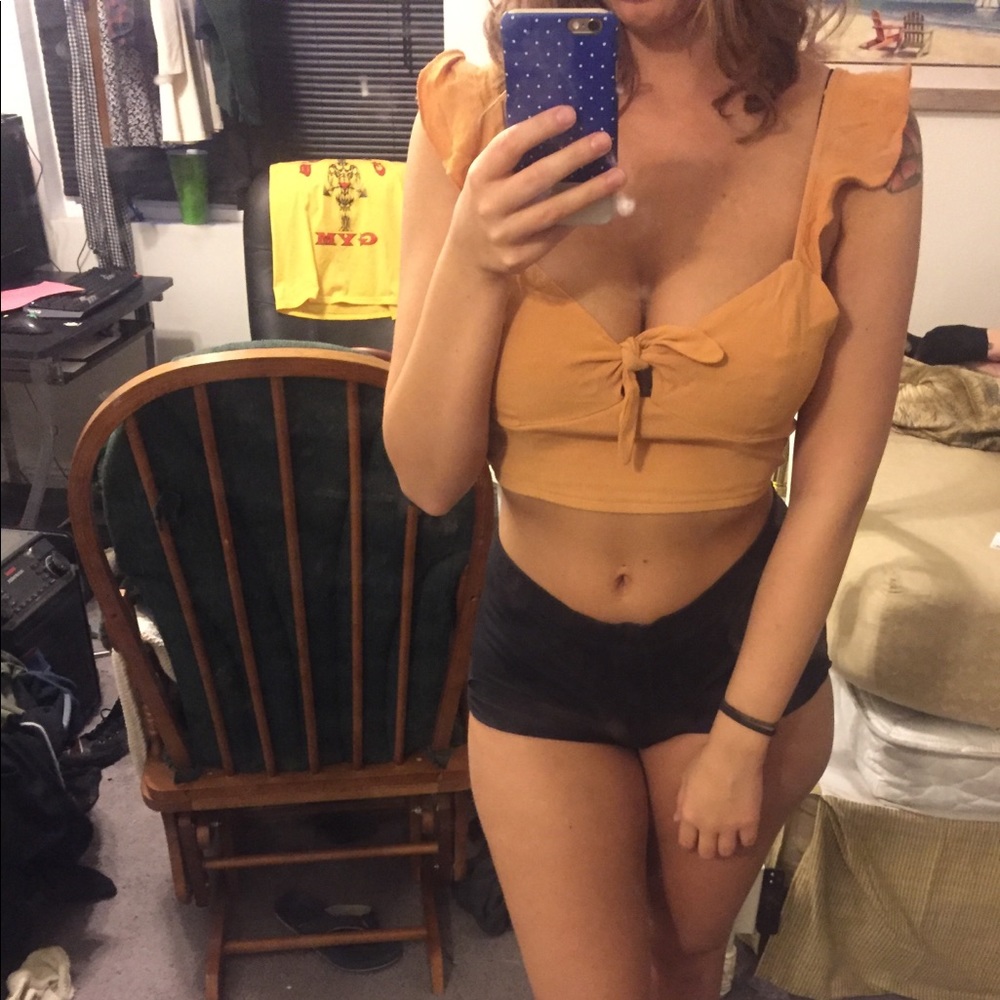 Forever 21 Flounce Crop Top Size Small